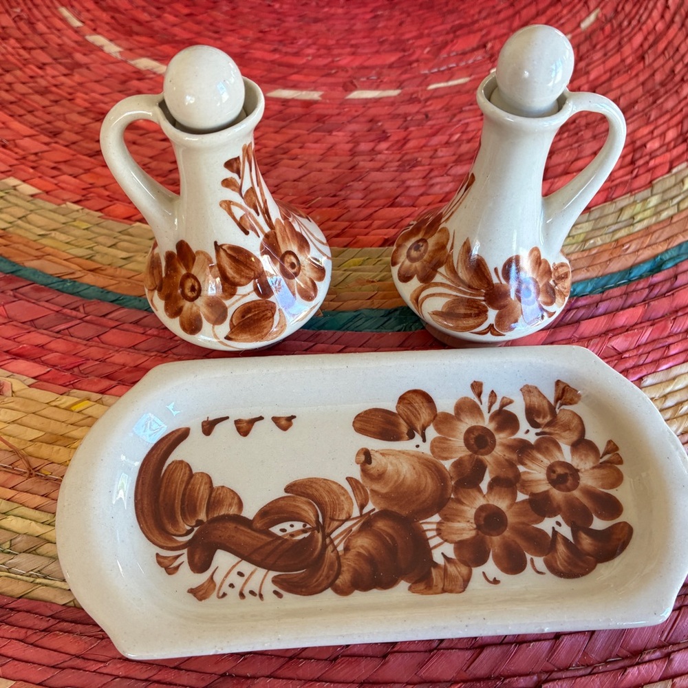 Vintage hand-decorated Polish pottery cruet set - Picture 2 of 4